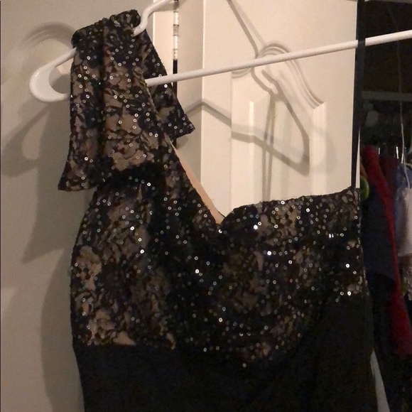 One shoulder dress - Picture 2 of 6